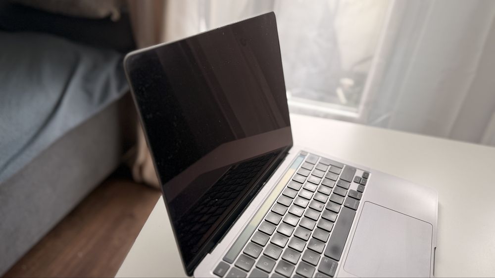 MacBook Pro 13 Retina 2020 i5 | 16 GB RAM | SSD 1 TB A2251