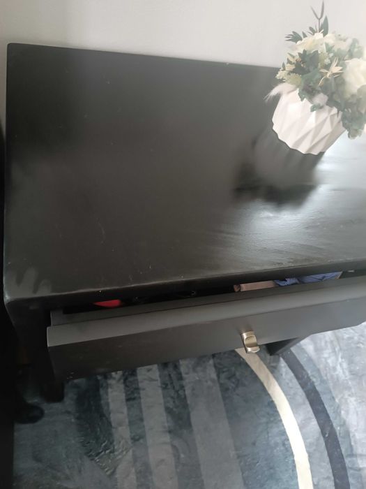 Mesa de cabeceira/ móvel de apoio