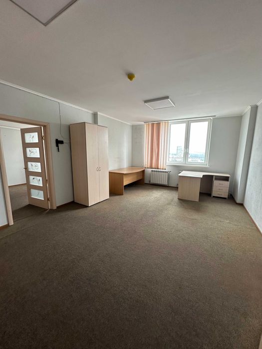 Недорогий, мебльований офіс біля метро «Позняки» (є генератор)