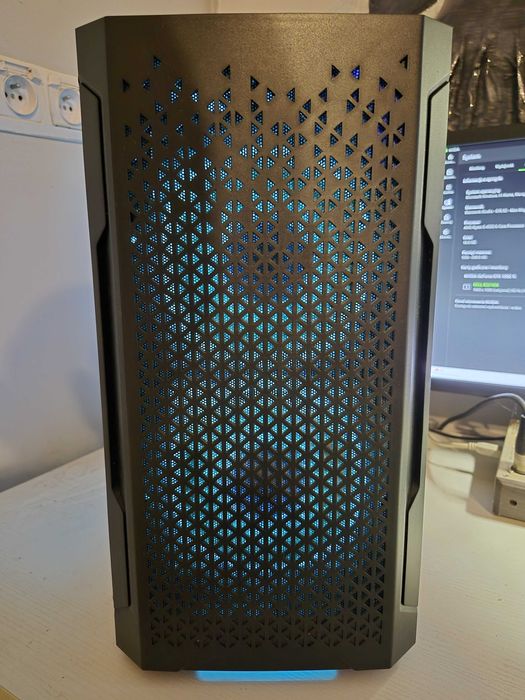 Komputer stacjonarny •GTX 1050 Ti•16GB RAM•SSD 256 GB + monitor DELL 2