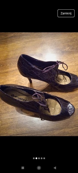 Wiązane buty na obcasie