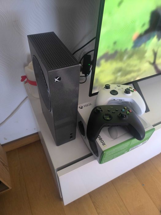 Xbox series s  2512 TB/ cartão seagate 2 tb e 2 comandos