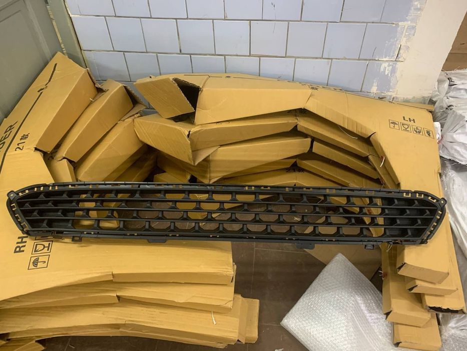 Решітка переднього бамперу Hyundai SANTA FE 2021-2023