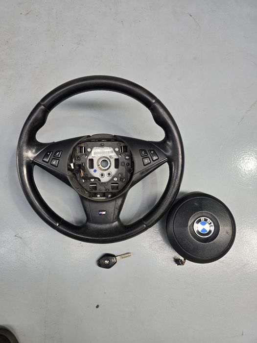 Volante pack M bmw serie 5 e60 e61 ( chave)