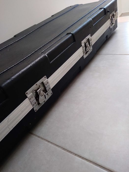 Case Gator com rodas para transporte de Pianos digitais de 88 teclas.