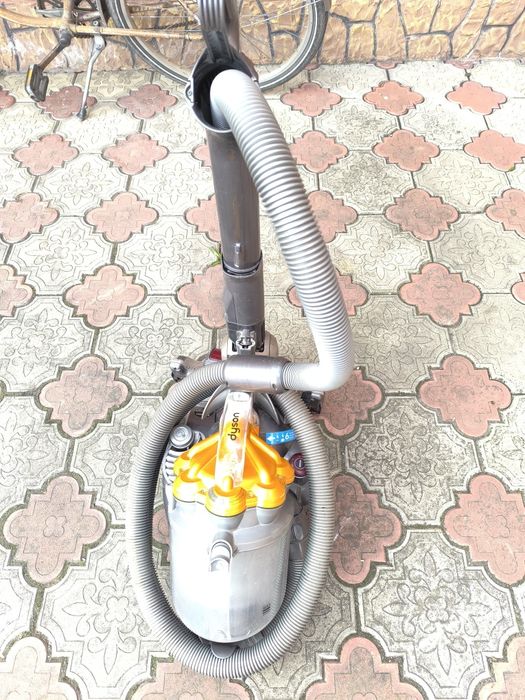 Пилосос              Dyson                .
