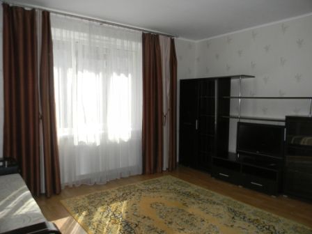 Простора 2 кім. квартира, р-н ТРЦ "Поділля Сіті", Зодчих 5.