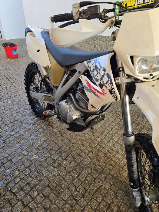 AJP PR4 200cc pouco uso