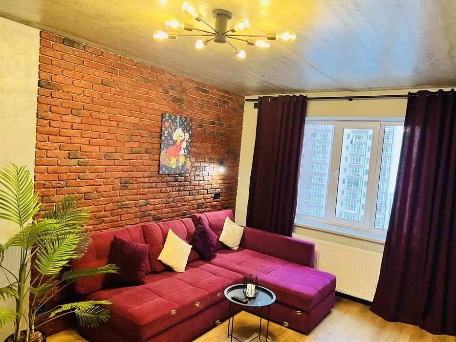 Подобово. Дизайнерська 2-х кімнатна квартира у стилі «ЛОФТ»