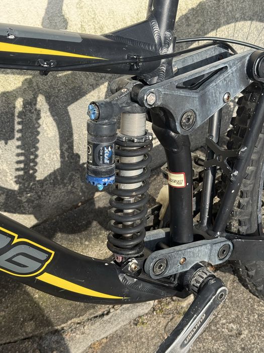 Bicicleta Downhill Berg