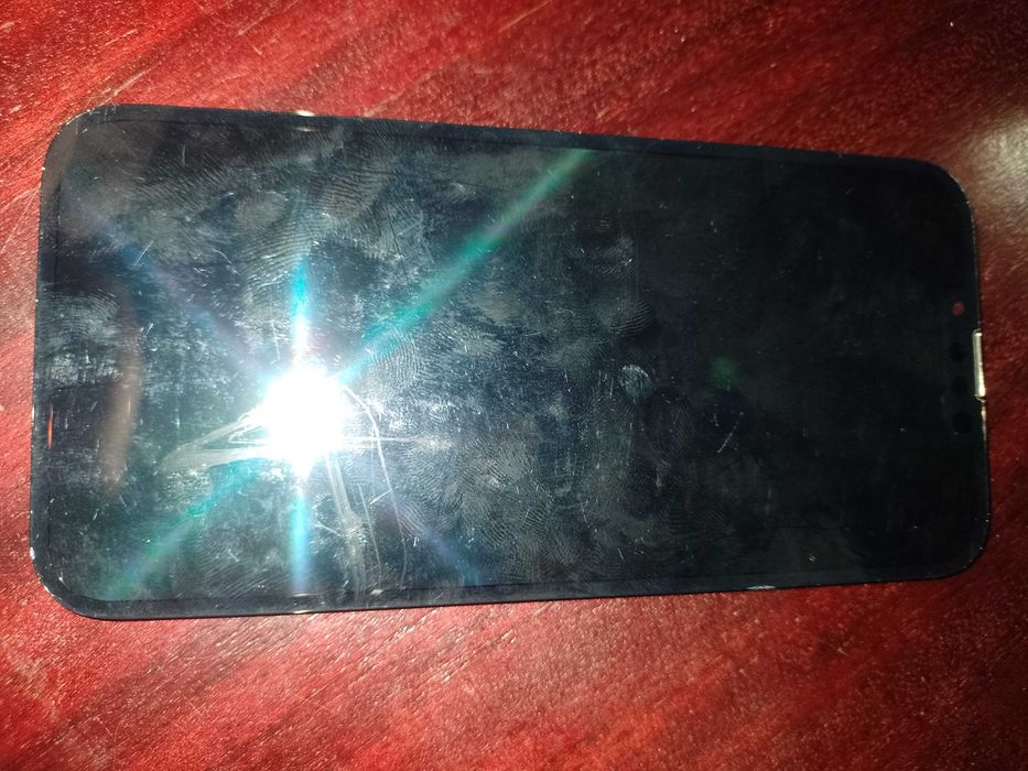 Wyświetlacz iPhone 13