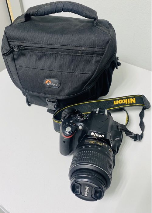Фотоапарат з об’єктивом NIKON