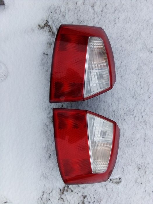 Lampa a4 b6 sedan małysz kompletna oryginał