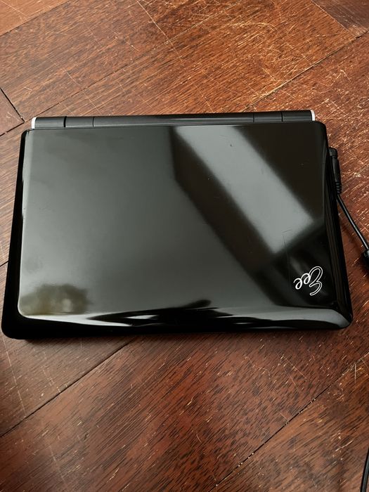 ASUS Eee PC – mini laptop / netbook – Windows XP – retro