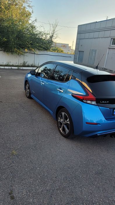 Продам Nissan Leaf