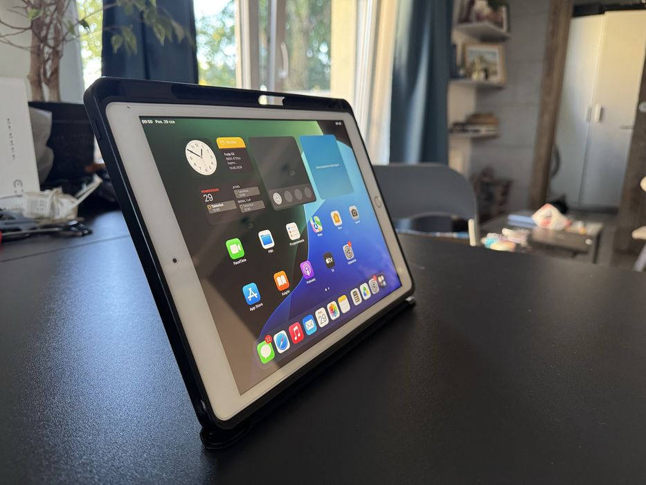 IPad 7gen 32gb bialy z etui
