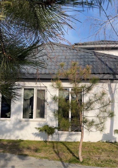 Подобова оренда великого будинку за містом з басейном з підігрівом