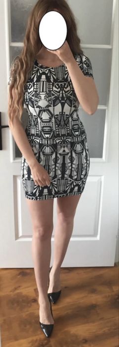 Sukienka Quiz rozm. 36 geometryczne wzory mini odkryte plecy