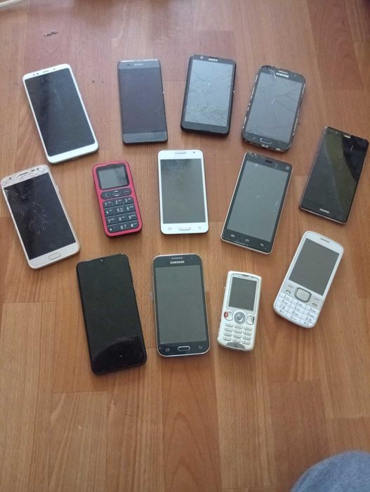 Sprzedam uszkodzone telefony