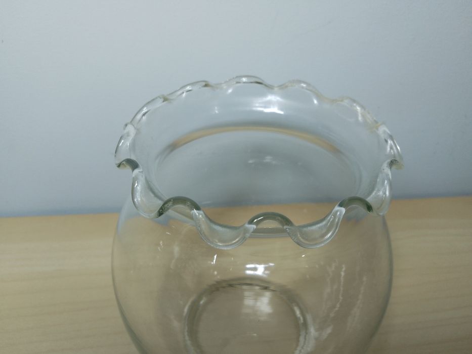 Szklany wazonik kula