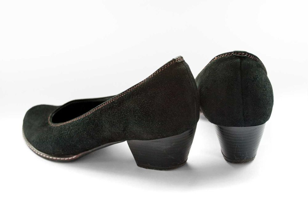 Польські замшеві туфлі-човники на невеликих підборах