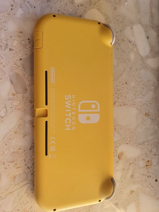 Nintendo Switch lite Pikachu Stan idealny
