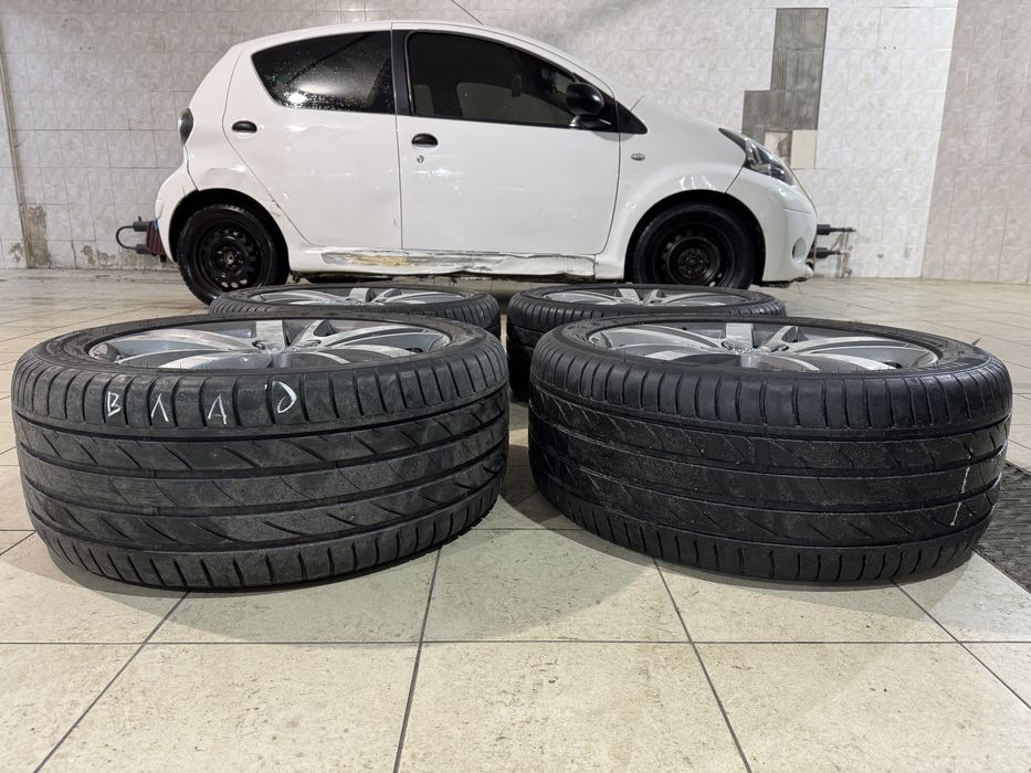 Комплект лета 295/40/20 , + диски оригинал Audi