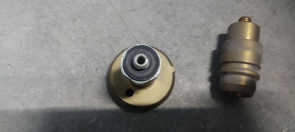 Adaptador para abastecimento de combustível GPL