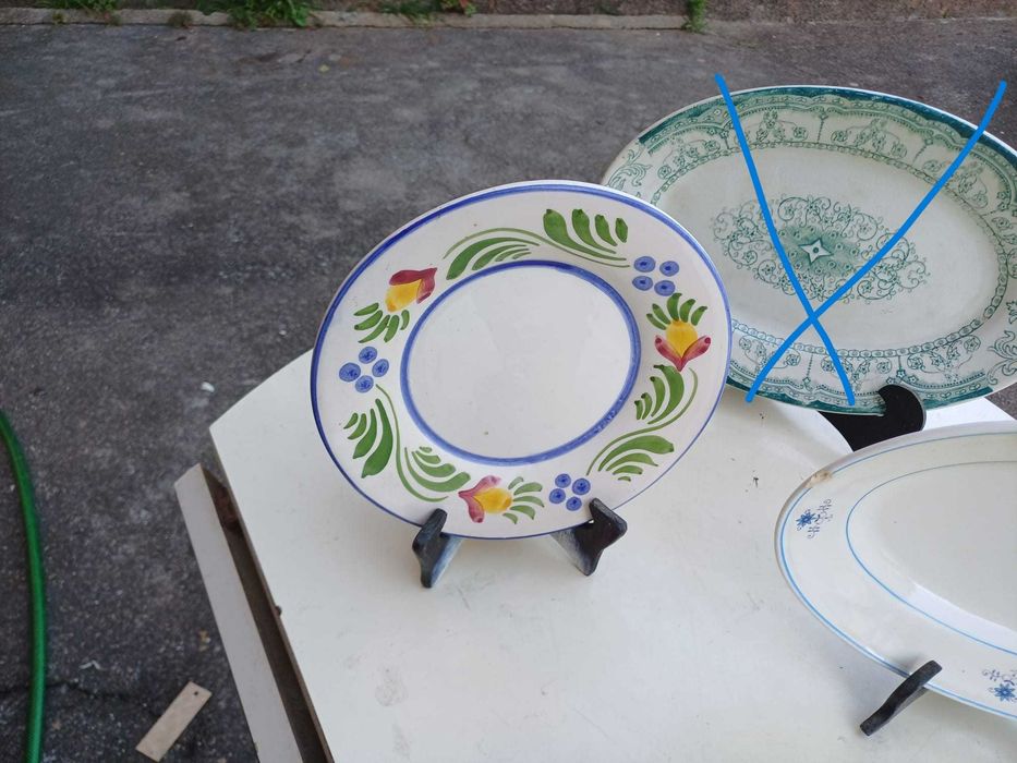 Peças de loiça antiga (2 travessas, 2 pratos e 1 malga)