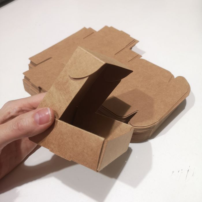 10 szt.Pudełko kartonowe składane na bransoletki.