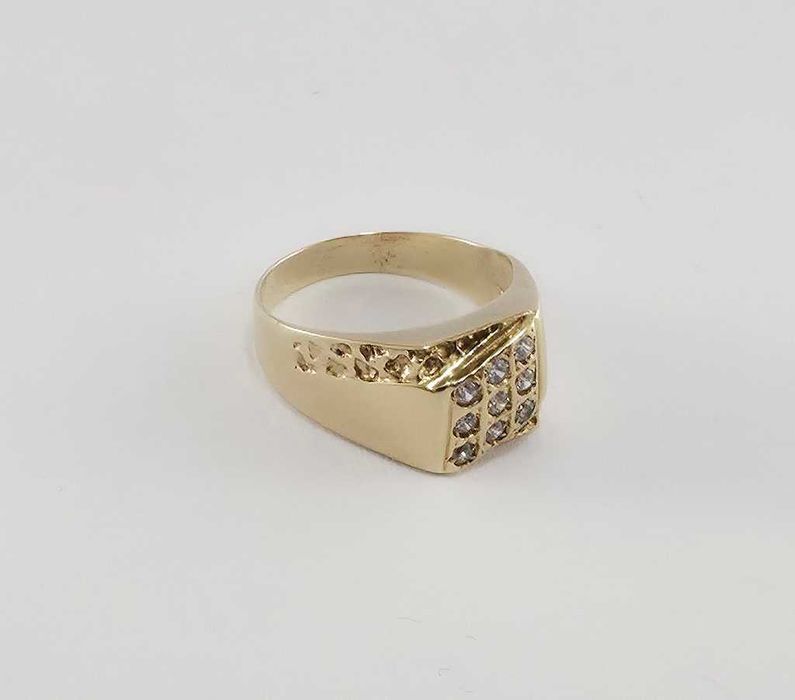 Złoty pierścionek - sygnet próby 585 z cyrkoniami