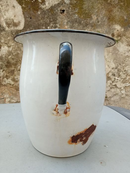 Penico alto em esmalte da marca CMN