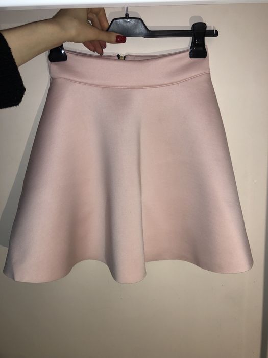 Pudrowa rozkloszowana spódniczka