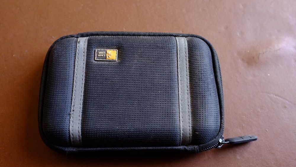 Etui, futerał, pokrowiec twardy 17 x12 cm