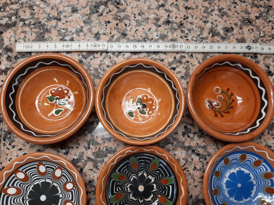 Tacinhas de cerâmica, cada