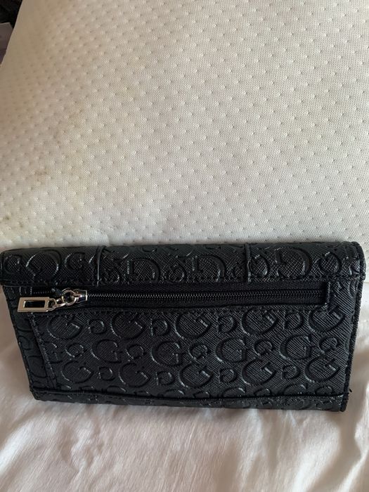 Carteira Guess com brilhantes