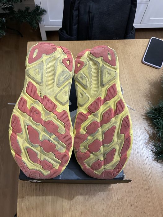 Hoka Clifton 9 semi-novas