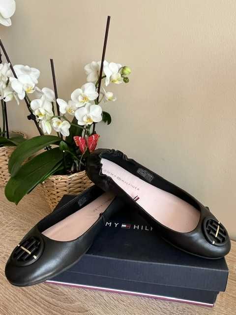 Klasyczne czarne baleriny marki Tommy Hilfiger rozmiar 38