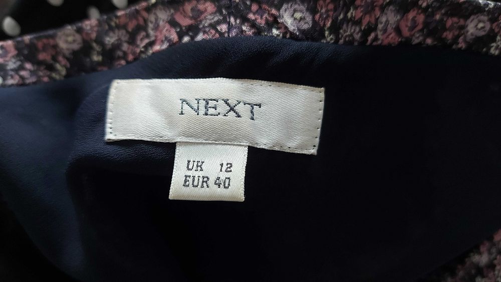 Lekka spódnica za kolano, w łączkę, rozmiar M/L