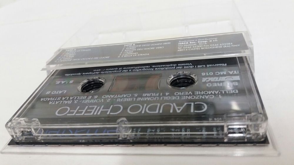Lote de 2 cassetes audio do cantor italiano Claudio Chieffo