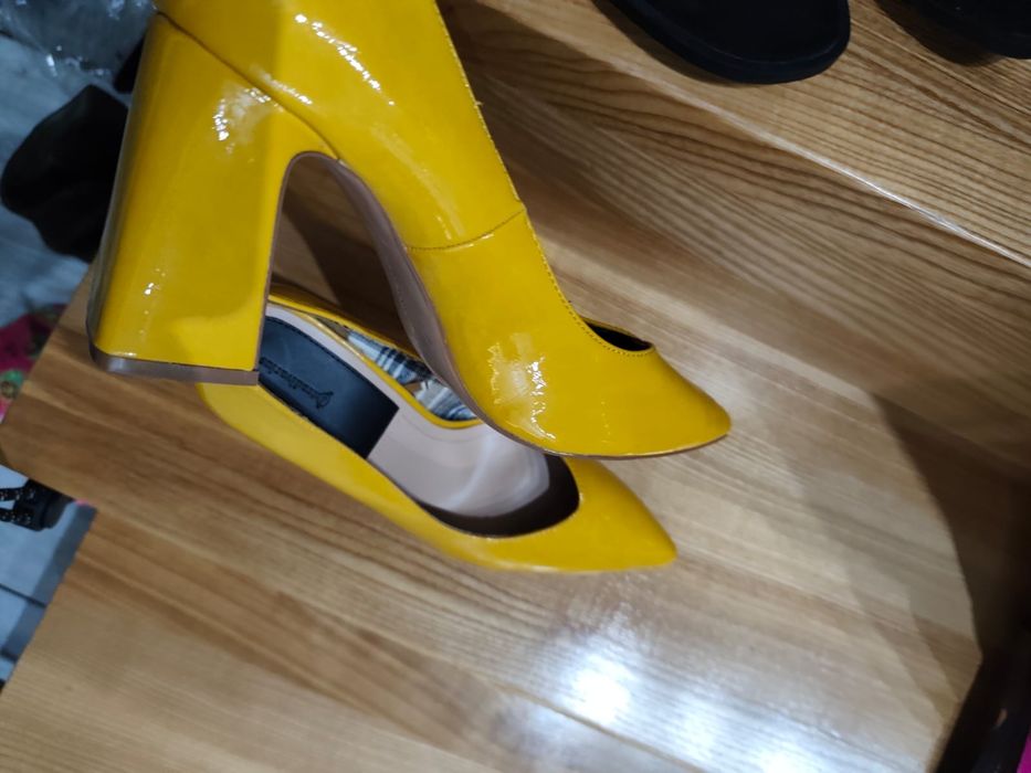 Buty Rozmiar 40. Obcas 9 cm. Nowe tylko przymierzone.