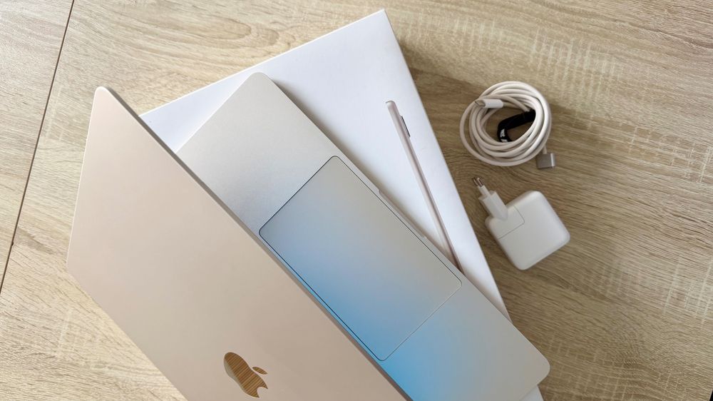 MacBook Air 15" M3, 8GB, 256GB SSD, Prateado