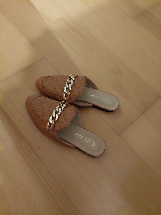 Mules em muito bom estado. Pretas n36 e camel n37. Pouco usadas