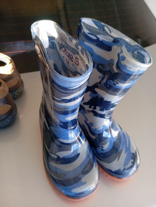 Продам детскую обувь