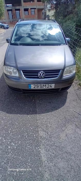 VW touran 1900 à Direita matrícula Portuguesa