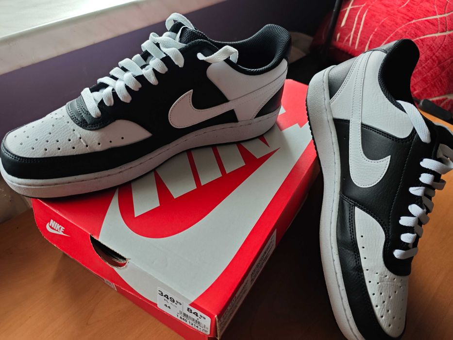 Buty Nike, czarno-białe.