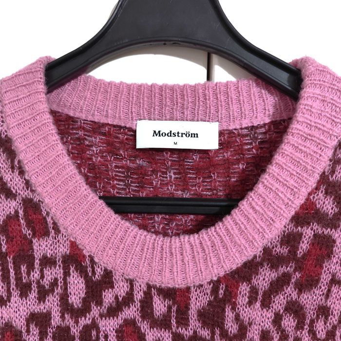 Sweter W Panterkę Z Wełna Różowy Modström |R. M
