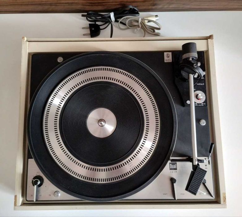 Програвач вінілу Dual