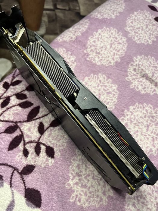 Видеокарта asus Vega 56 8gb