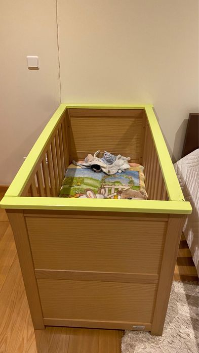 Cama de bebe usada da Trama e colchāo gratis